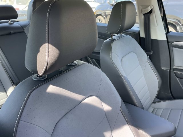 New 2026 Volkswagen Jetta SE FWD image 28