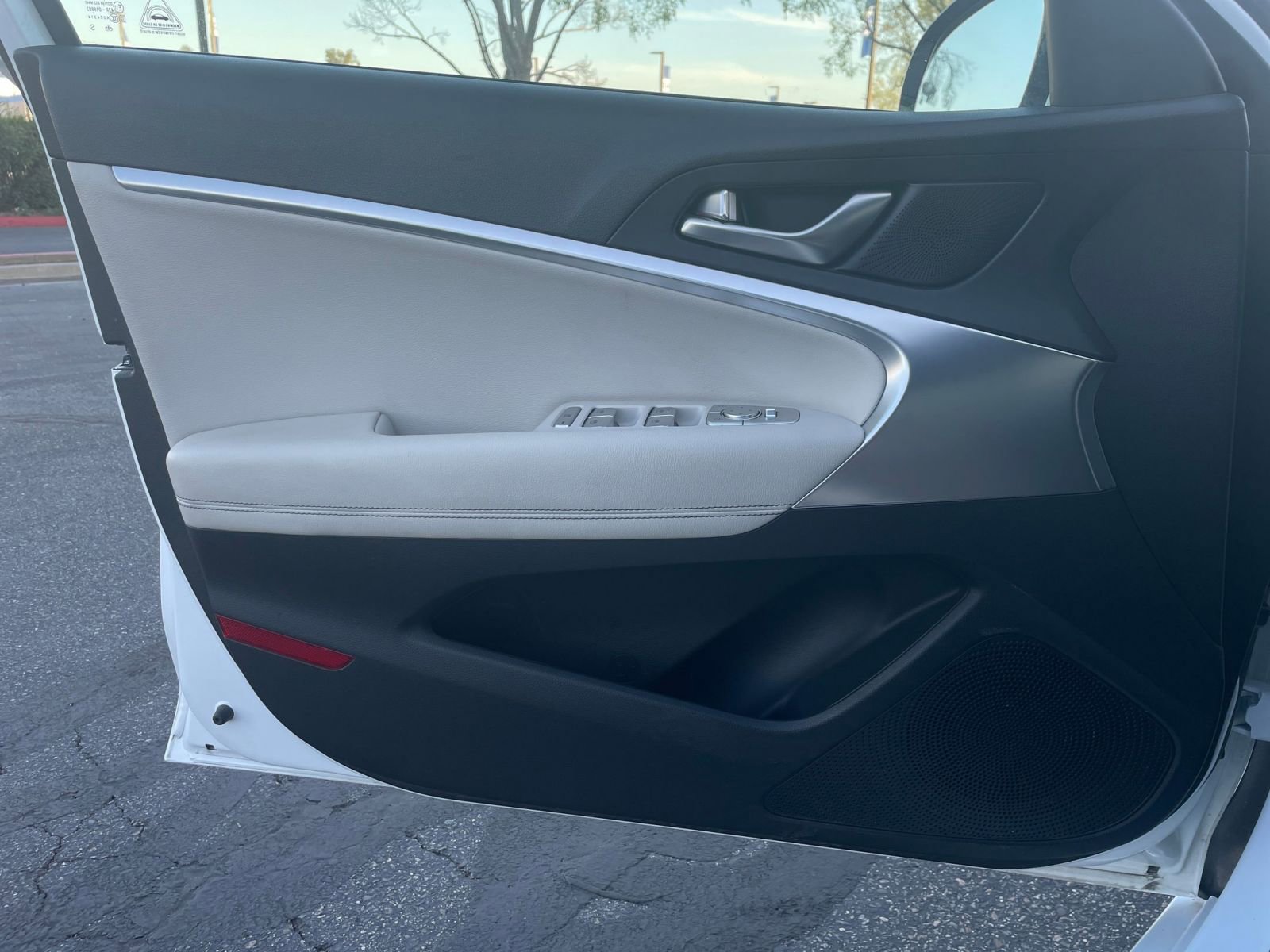 Used 2025 Genesis G70 2.5T image 18
