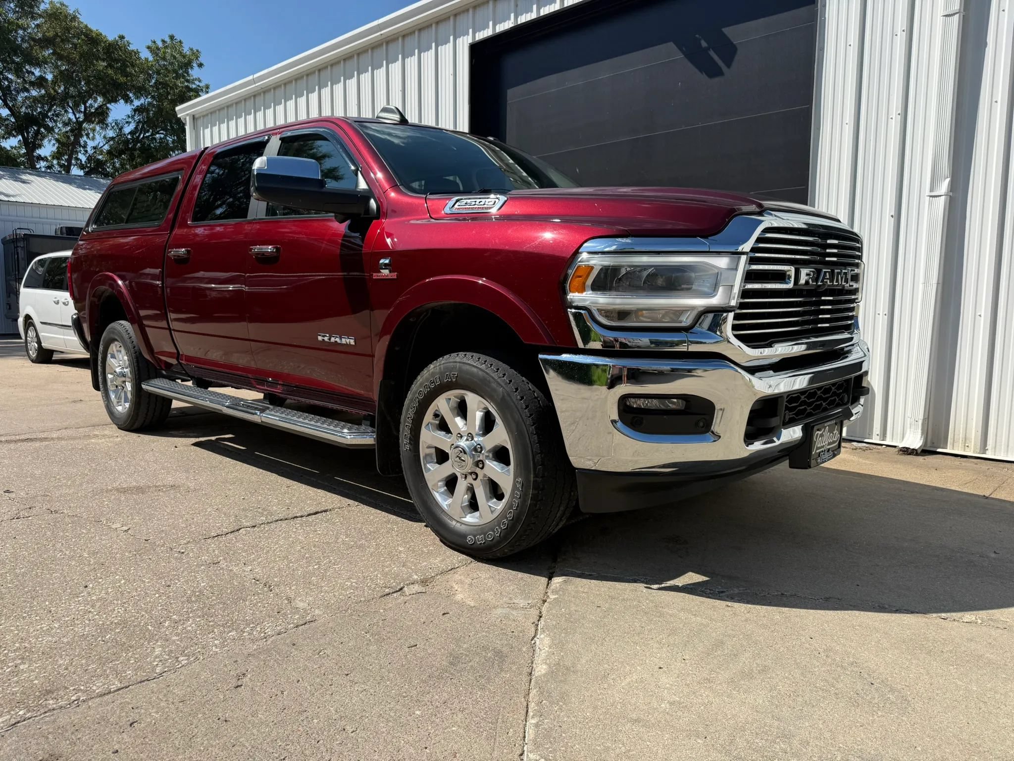 Used 2022 RAM 2500 Laramie AWD/4WD image 2