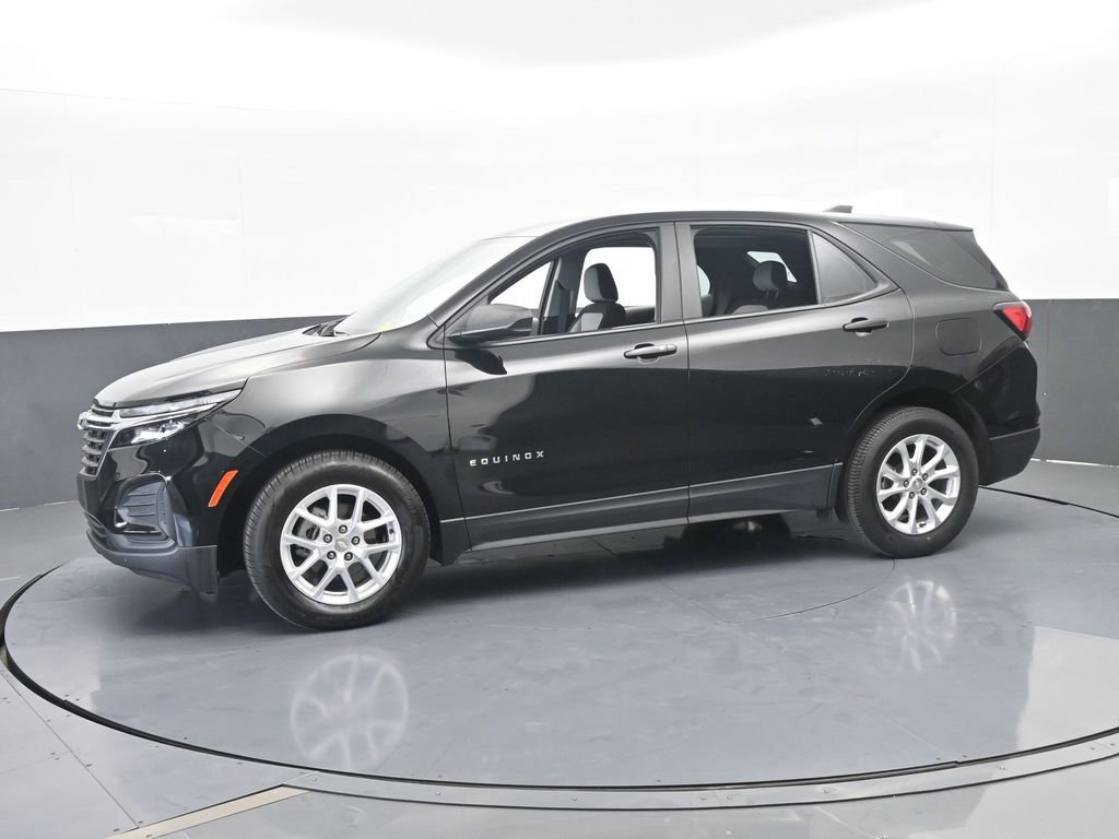 Used 2023 Chevrolet Equinox LS FWD image 2