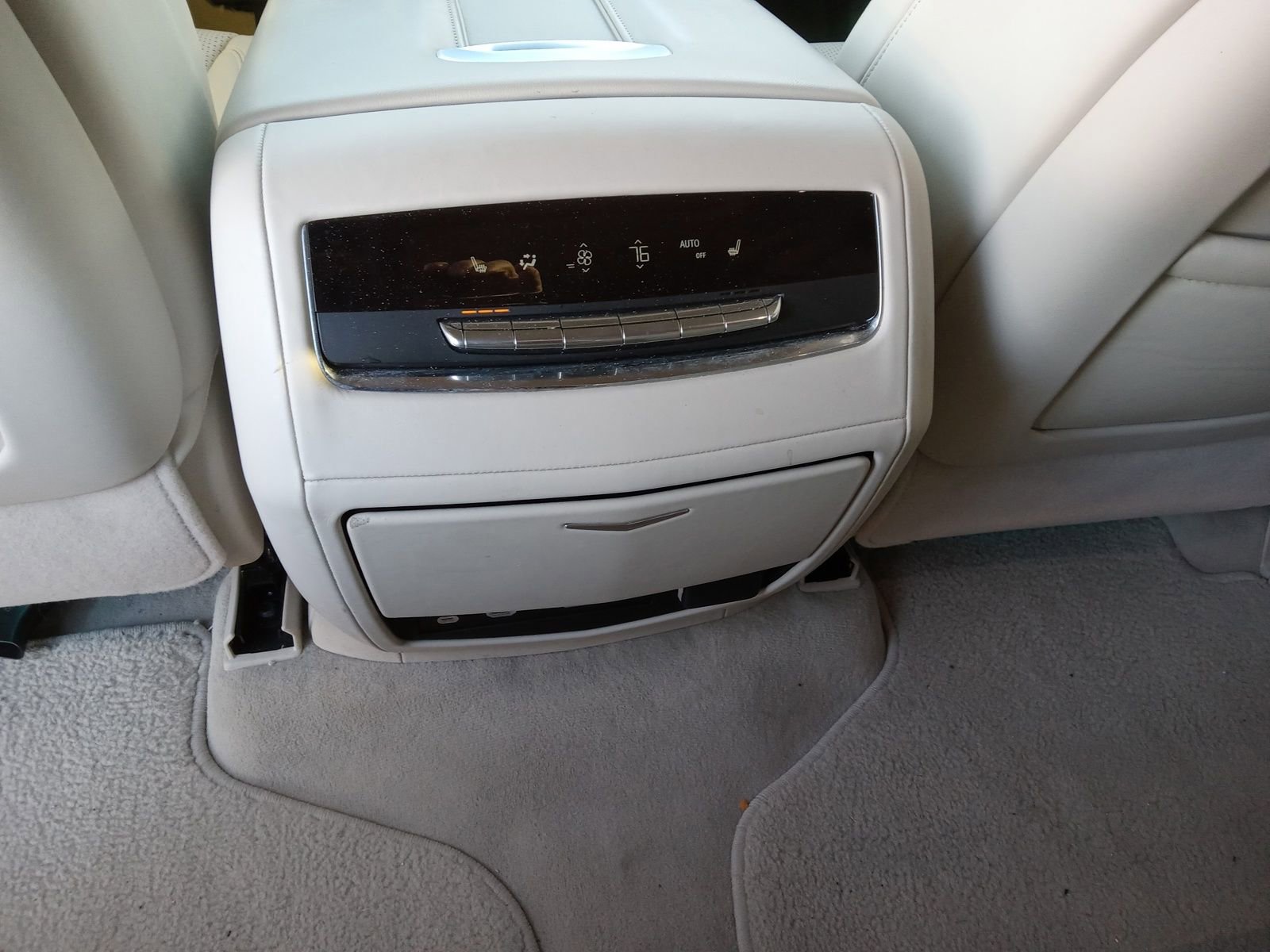 Used 2024 Cadillac Escalade Sport Platinum w/ LPO, ONYX Package image 25