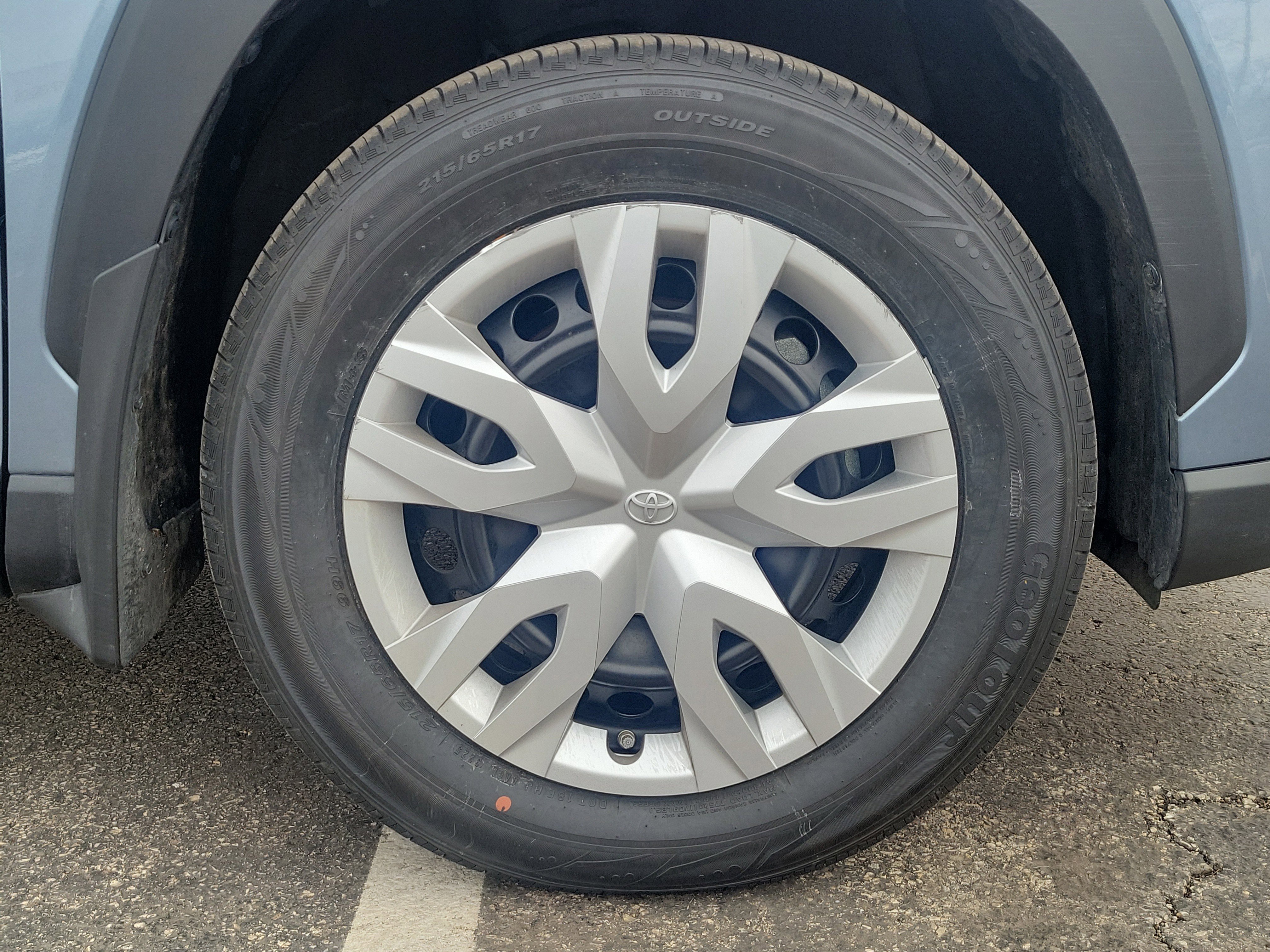 Used 2024 Toyota Corolla Cross L image 5