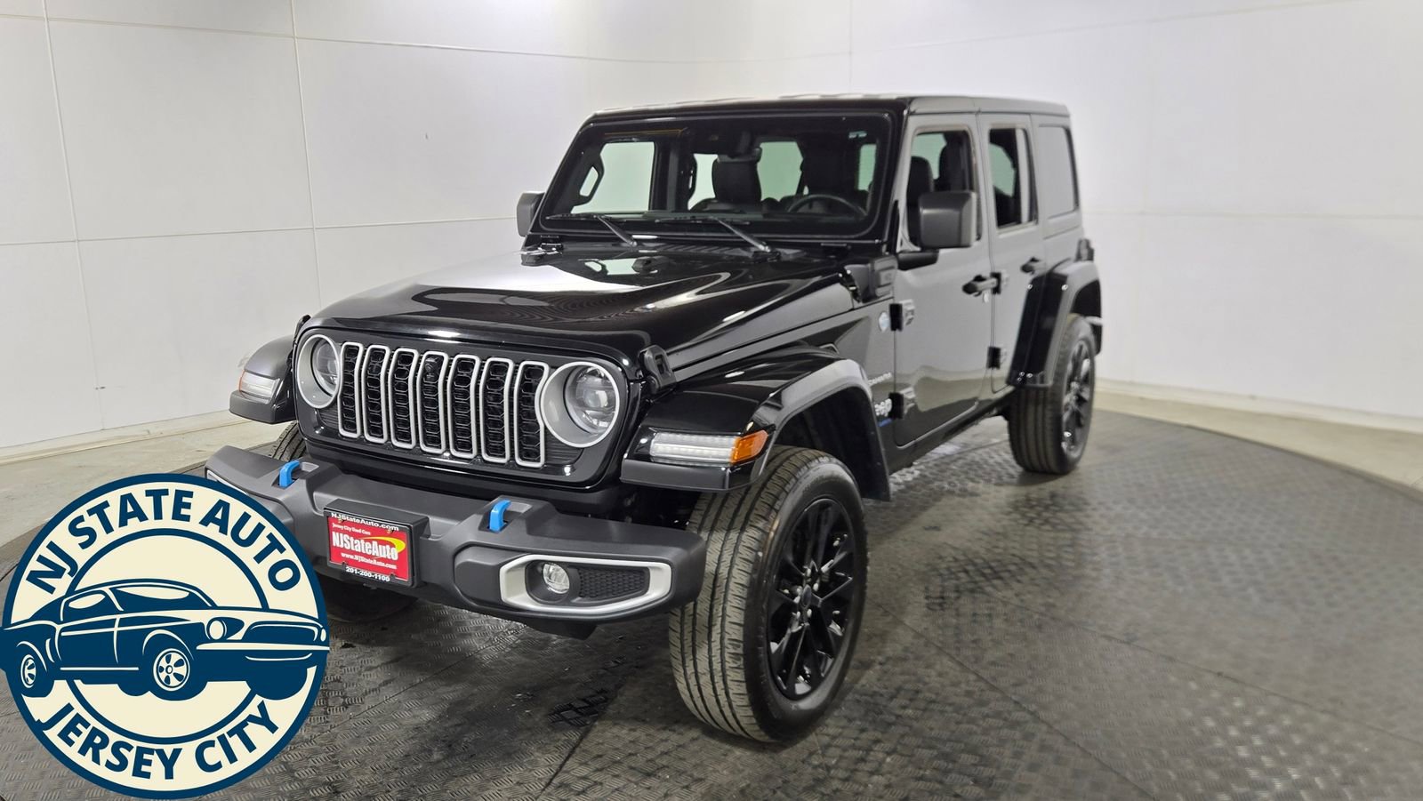 Used 2024 Jeep Wrangler Unlimited Sahara w/ Technology Group image 3