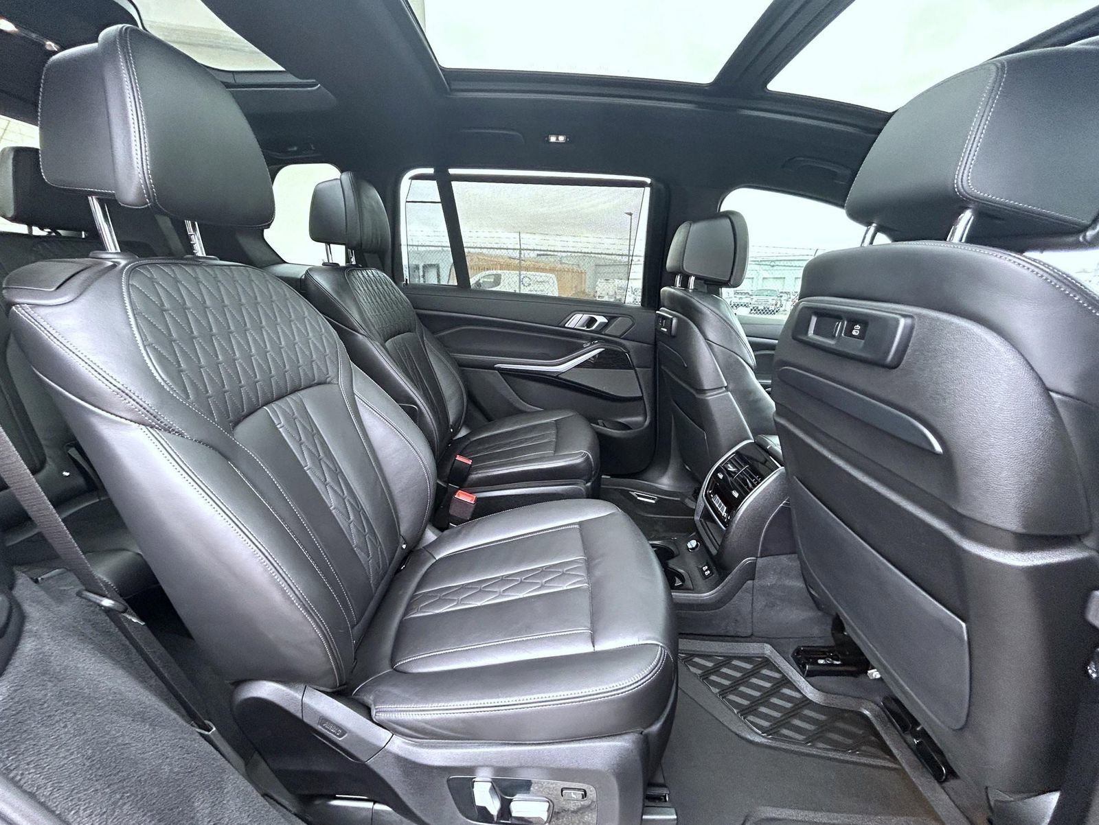 Used 2020 BMW X7 xDrive40i w/ M Sport Package image 19