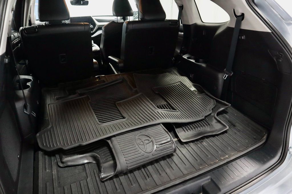 Used 2022 Toyota Highlander Limited image 16