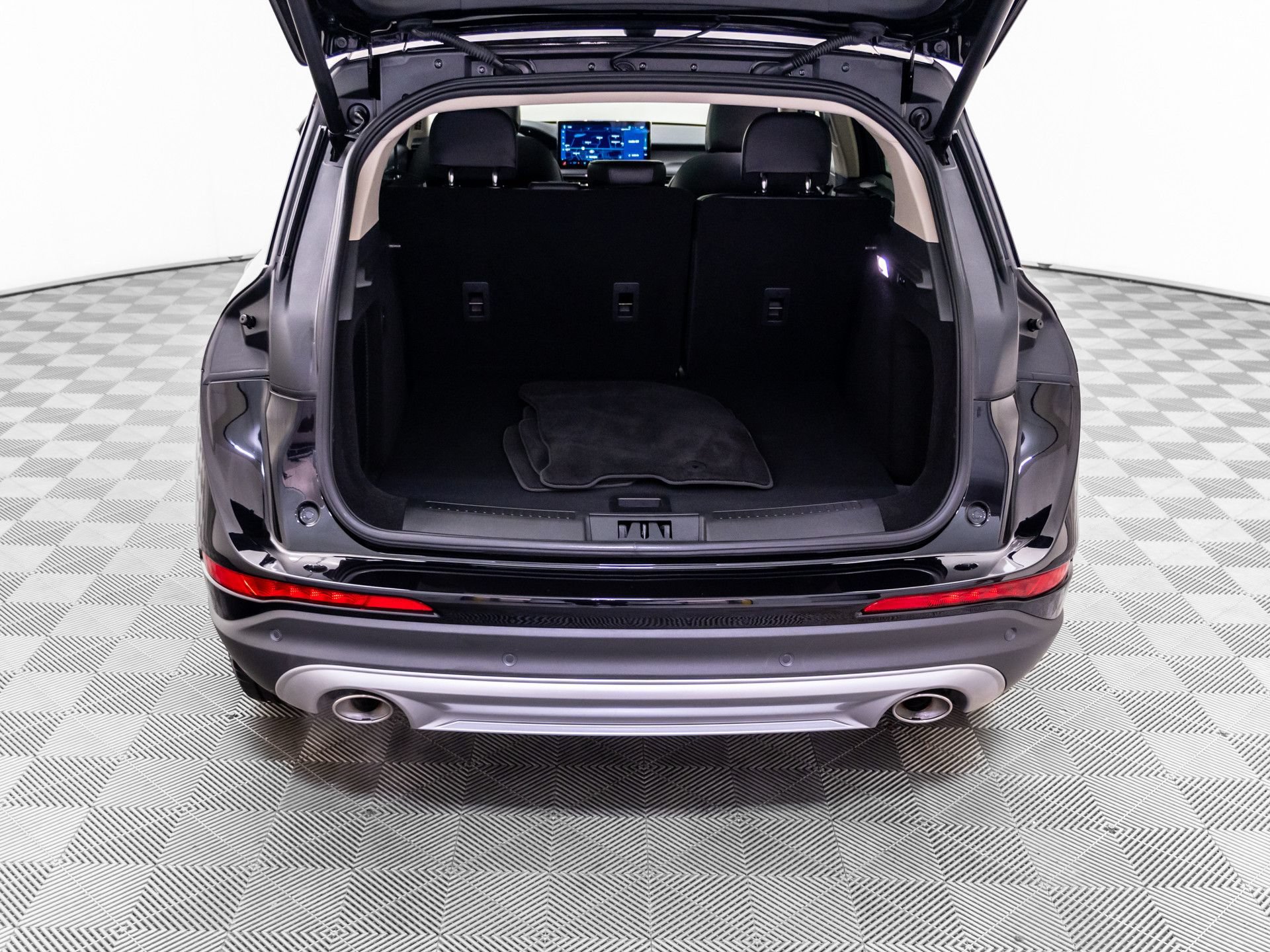 Used 2025 Lincoln Corsair AWD w/ Equipment Group 101A image 35