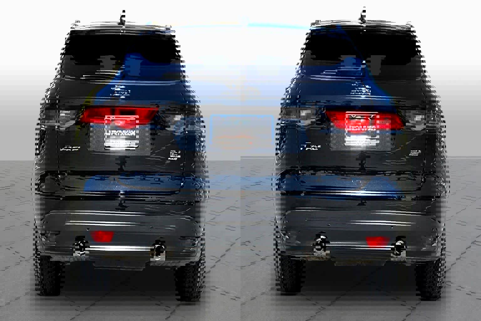 Used 2020 Jaguar F-PACE Prestige image 4