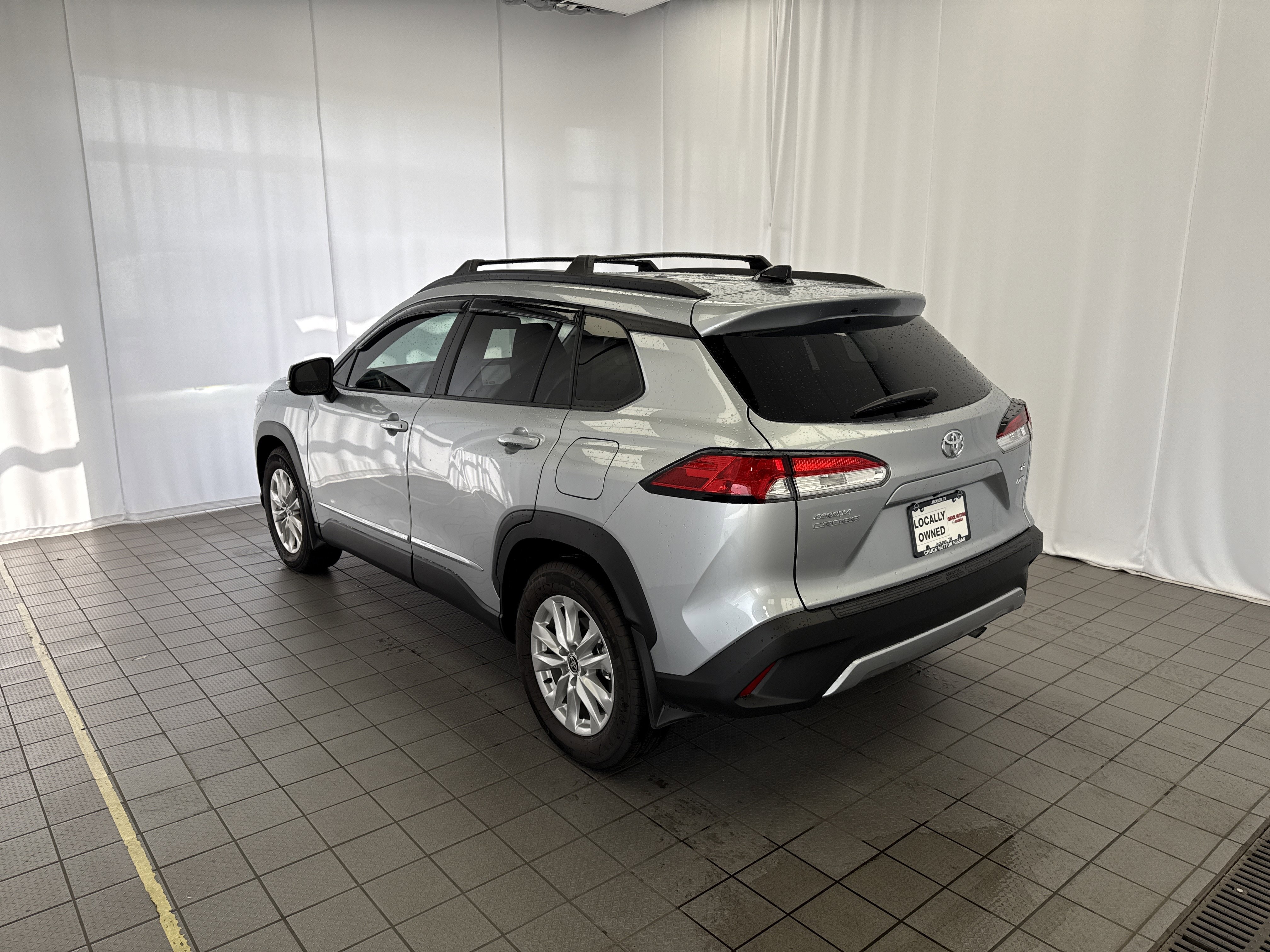 Used 2025 Toyota Corolla Cross LE image 6