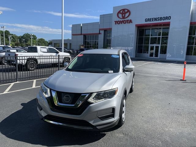 Used 2017 Nissan Rogue S FWD image 1