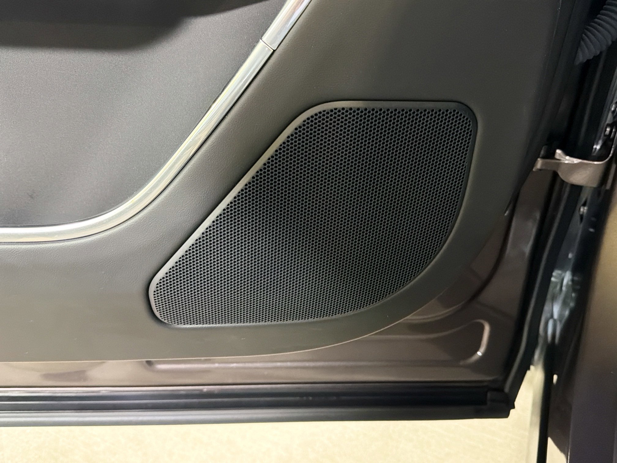 Used 2025 Land Rover Range Rover Long Wheelbase SE image 24