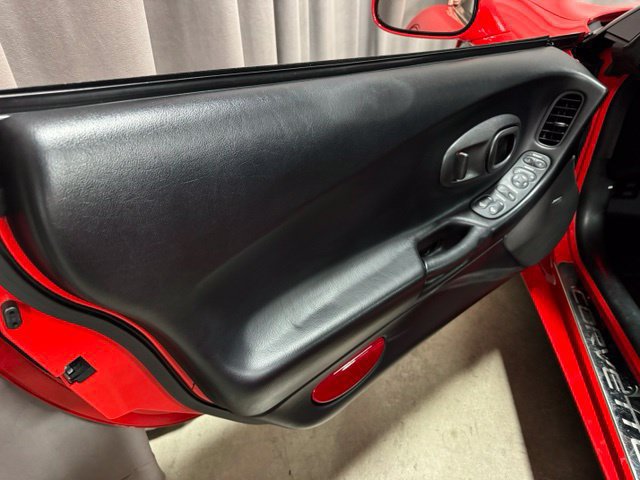 Used 1998 Chevrolet Corvette Convertible w/ Memory Pkg RWD image 16
