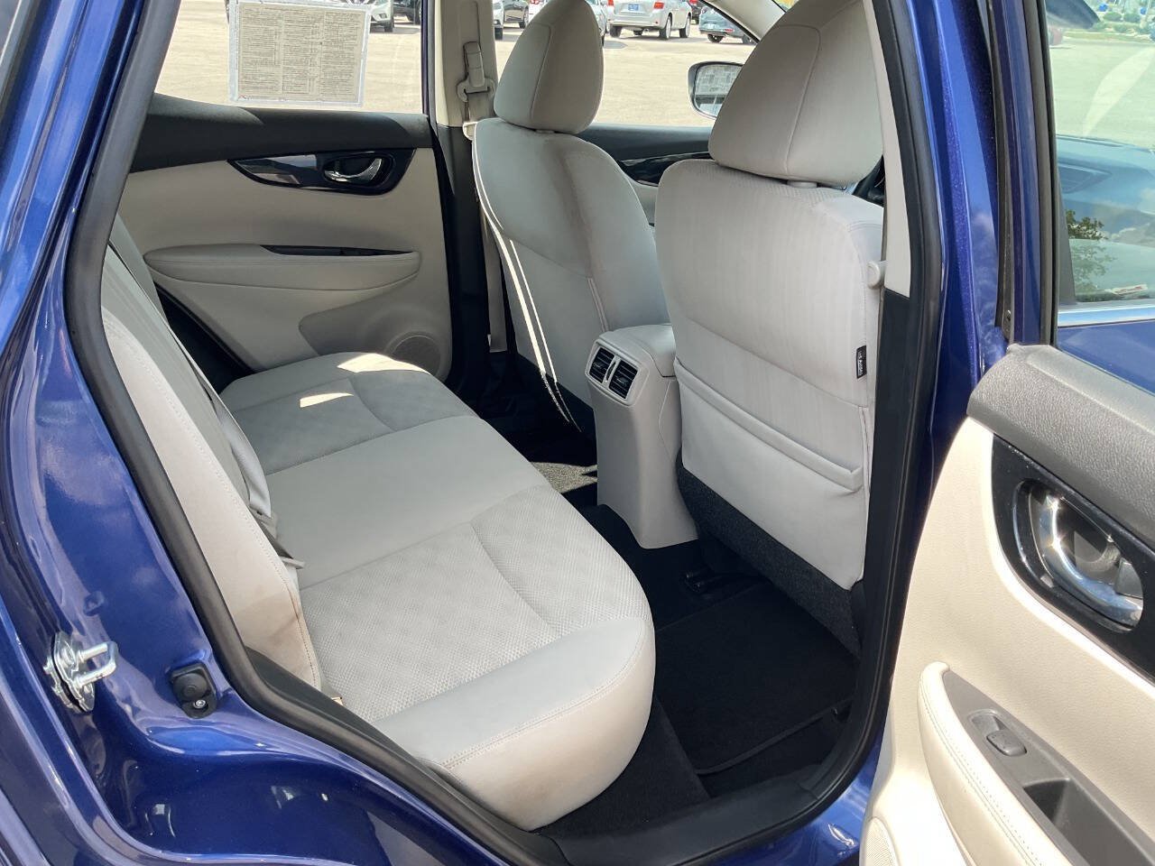 Used 2019 Nissan Rogue Sport SV FWD image 32