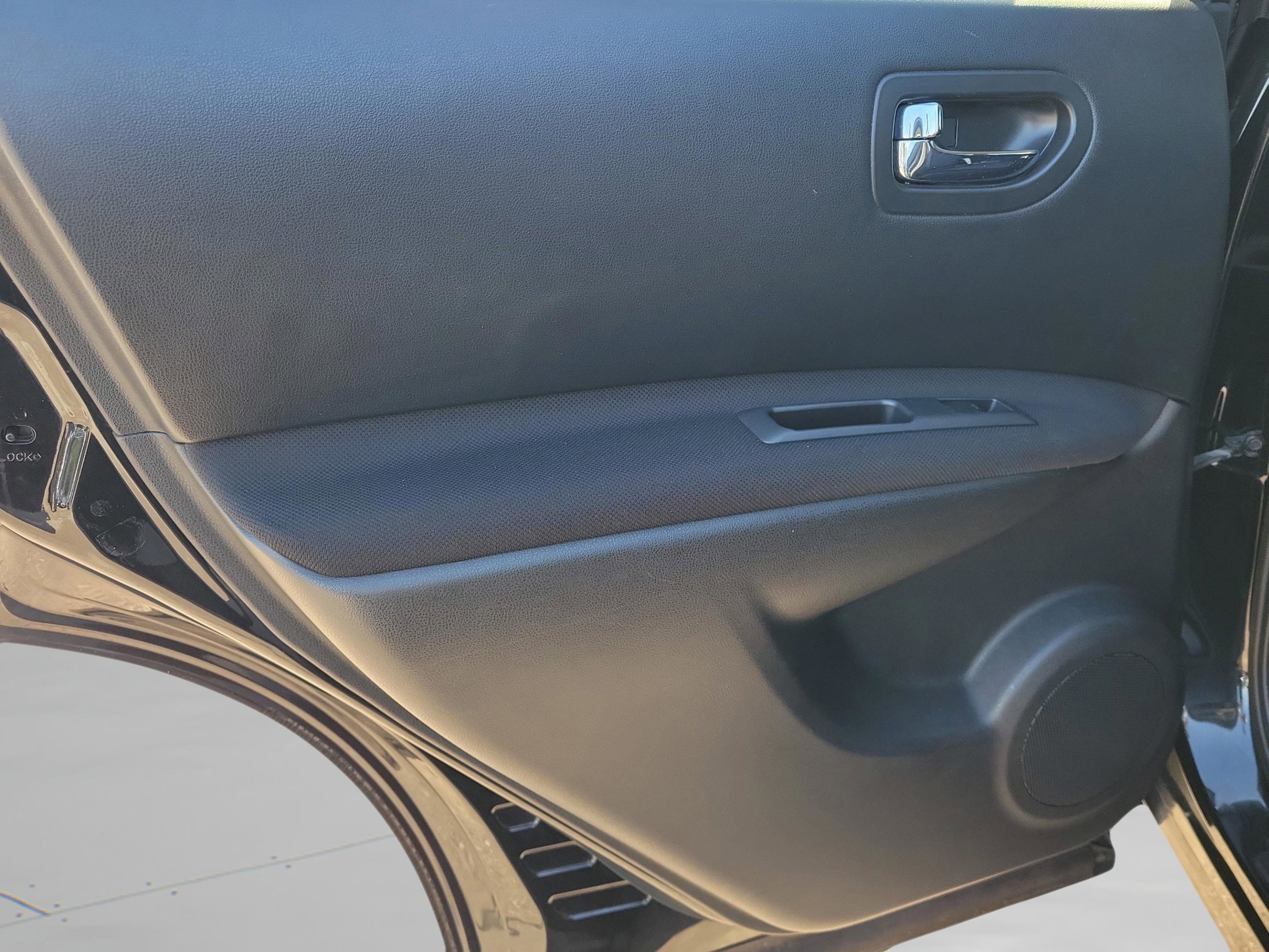 Used 2011 Nissan Rogue SV image 29