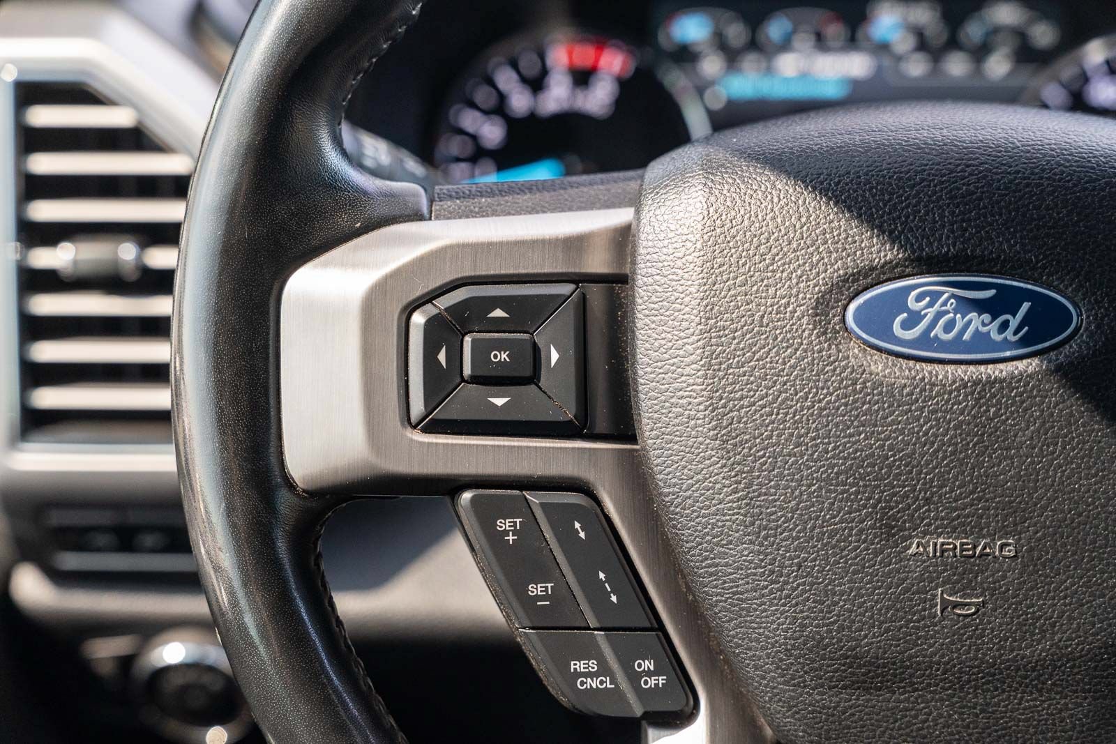 Used 2019 Ford F250 Platinum w/ Platinum Ultimate Package AWD/4WD image 30