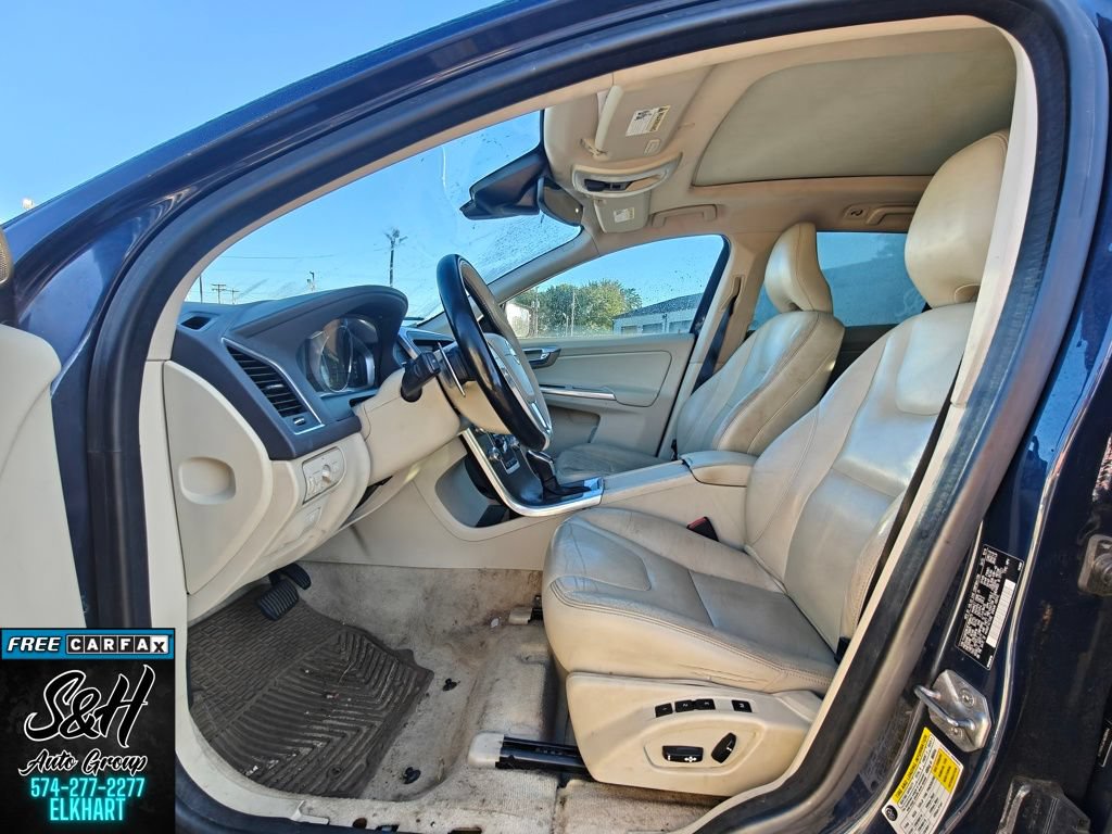Used 2015 Volvo XC60 T6 w/ Proximity Package AWD/4WD image 17