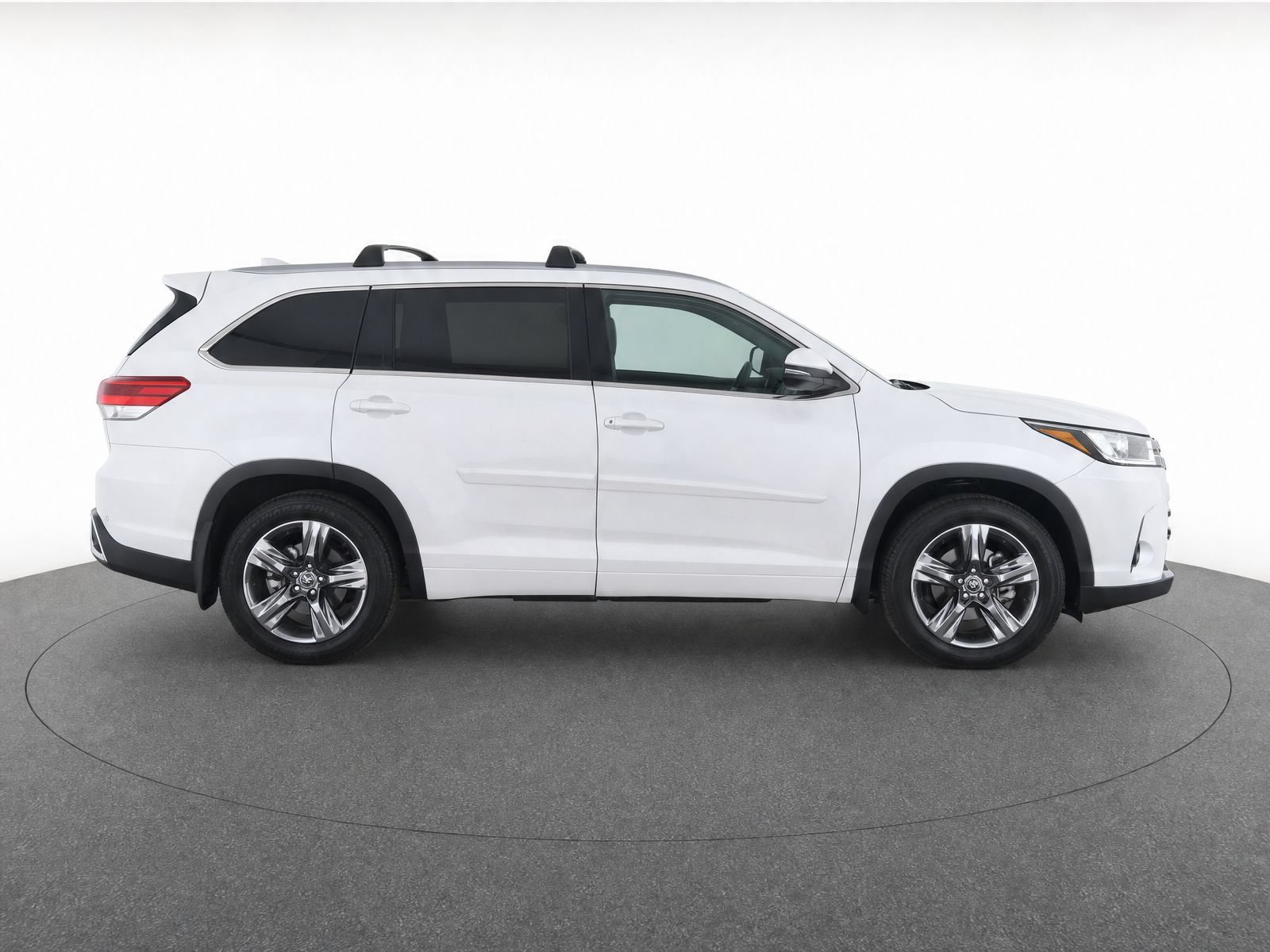 Used 2019 Toyota Highlander Limited Platinum AWD/4WD image 2