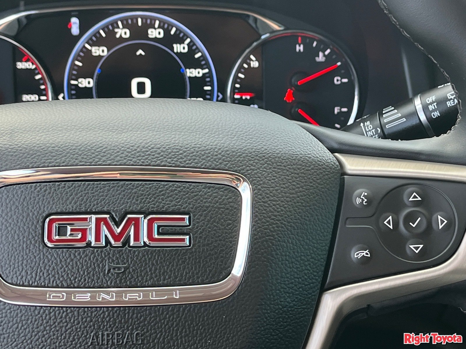 Used 2023 GMC Acadia Denali w/ Denali Ultimate Package FWD image 23