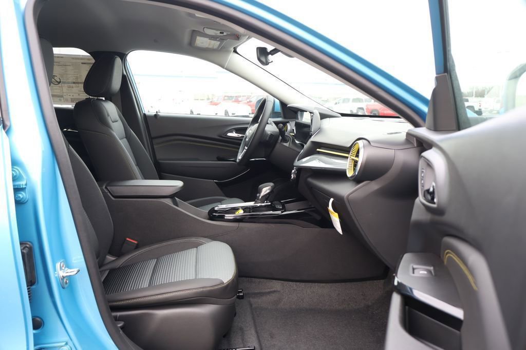 New 2026 Chevrolet Trax LT w/ Driver Confidence Package FWD image 40
