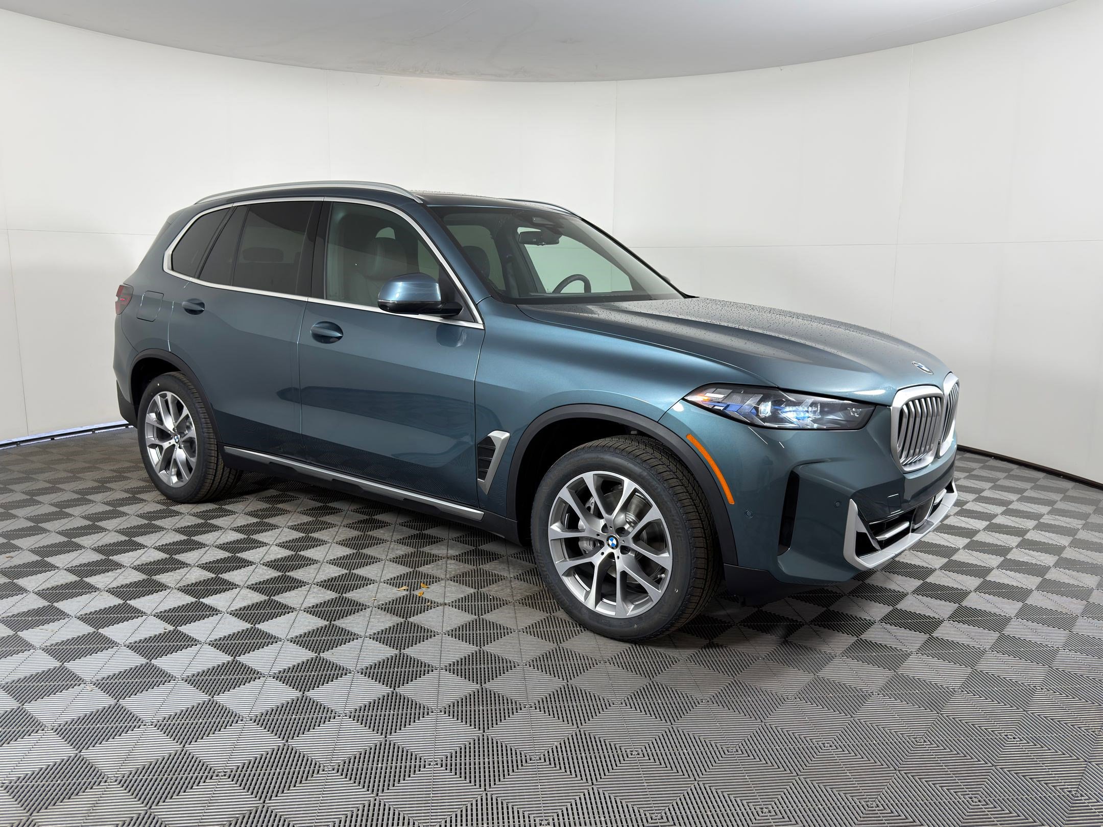 Used 2026 BMW X5 sDrive40i w/ Parking Assistance Package RWD image 7