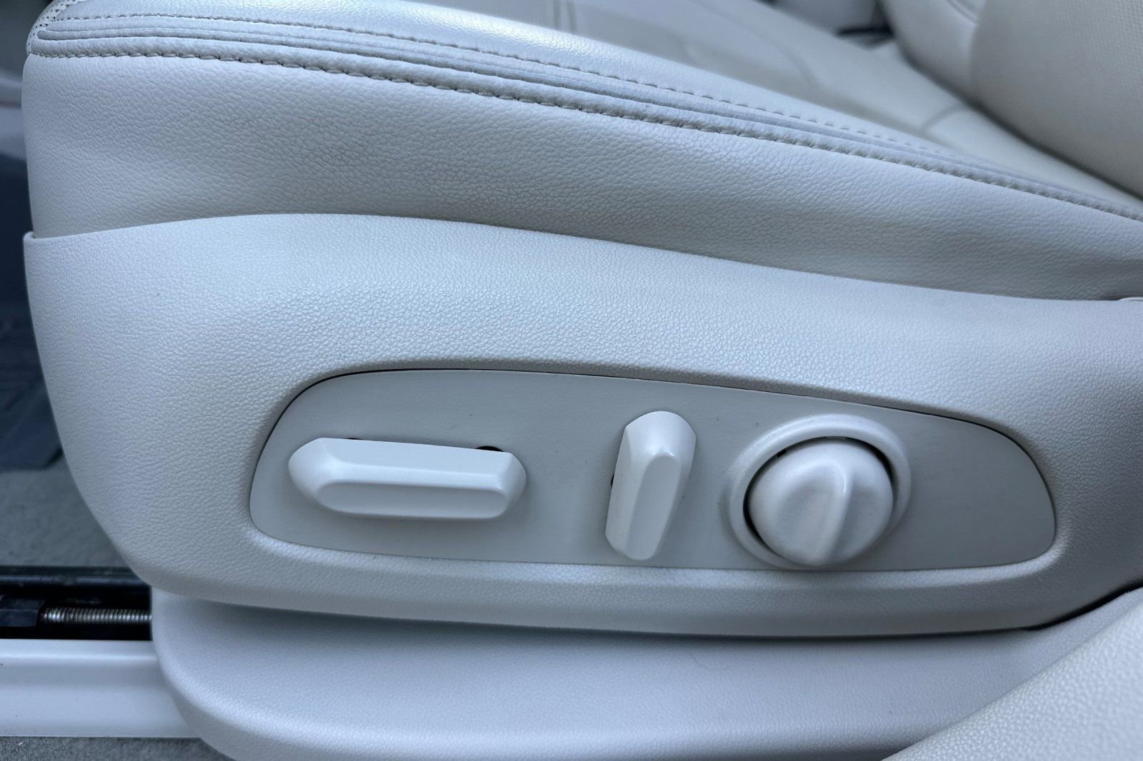 Used 2021 GMC Acadia Denali w/ Denali Ultimate Package AWD/4WD image 12