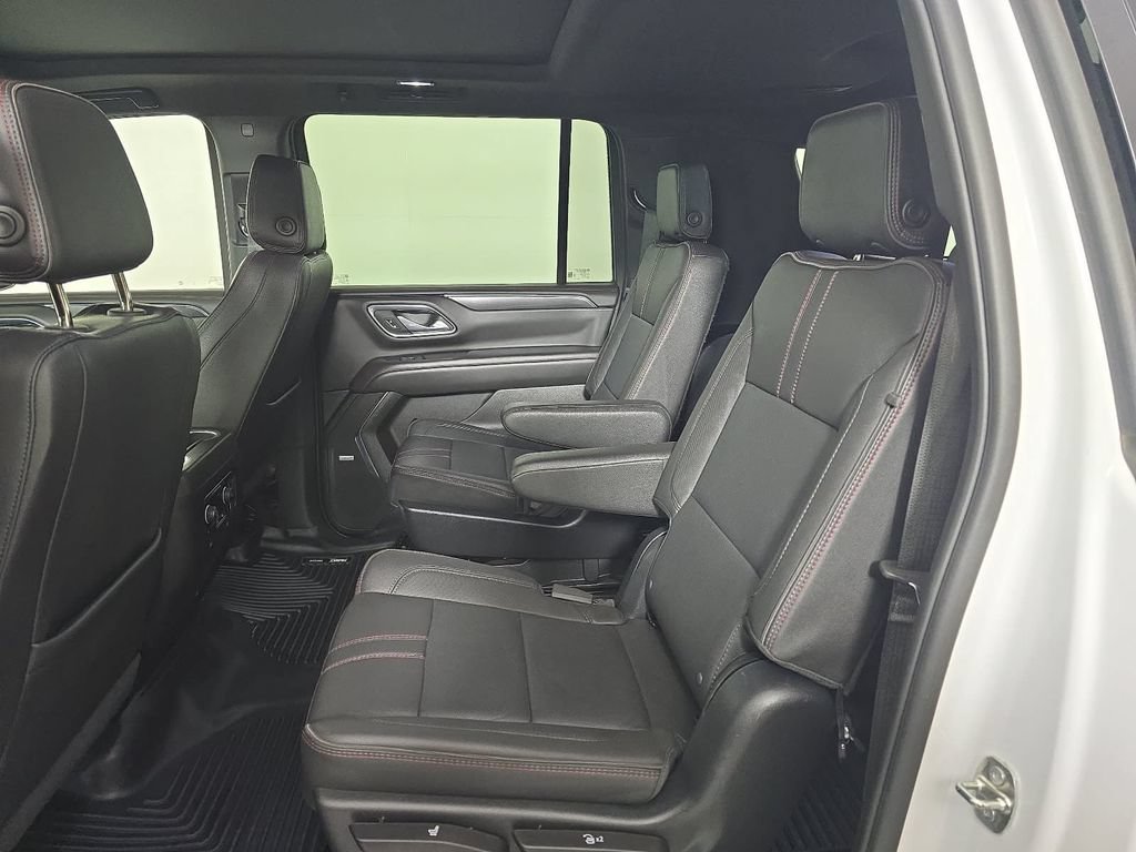 Used 2023 Chevrolet Suburban RST w/ Luxury Package AWD/4WD image 10