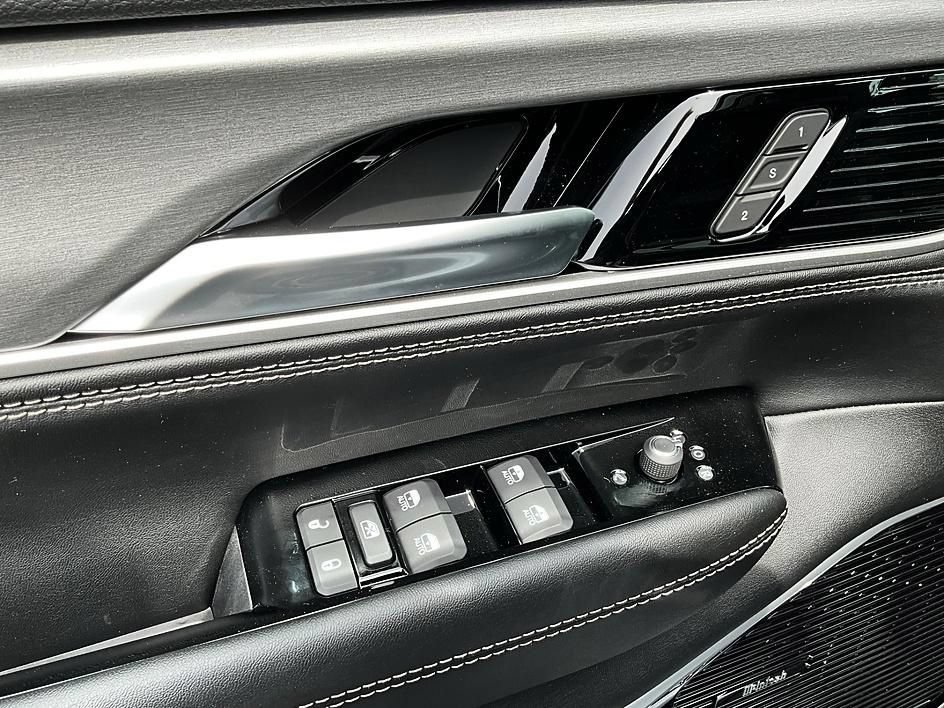 New 2026 Jeep Grand Wagoneer L Limited AWD/4WD image 14