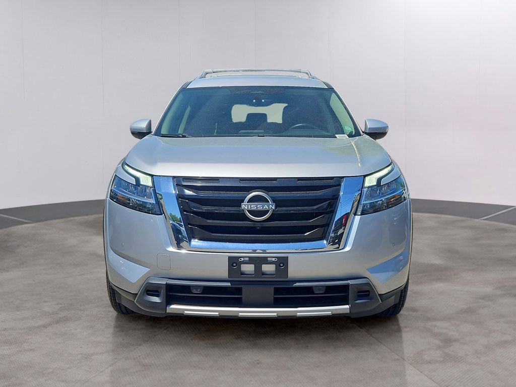 Used 2023 Nissan Pathfinder SL FWD video 2