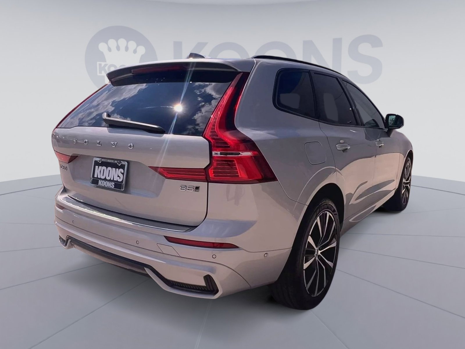 Certified 2023 Volvo XC60 B5 Plus w/ Protection Package Premier AWD/4WD image 11