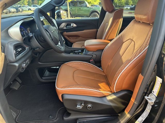 New 2026 Chrysler Pacifica Pinnacle image 9