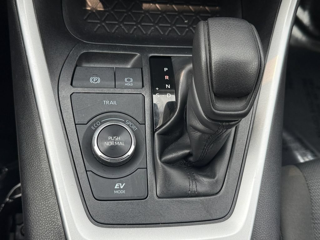 Used 2025 Toyota RAV4 XLE AWD/4WD image 16