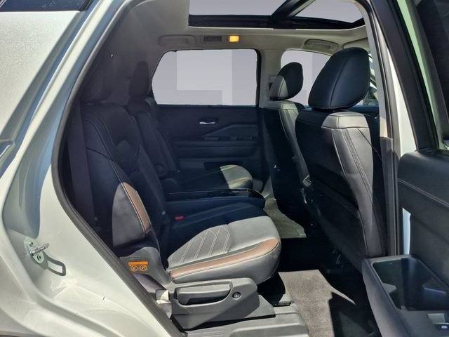 Used 2024 Nissan Pathfinder Platinum AWD/4WD image 18
