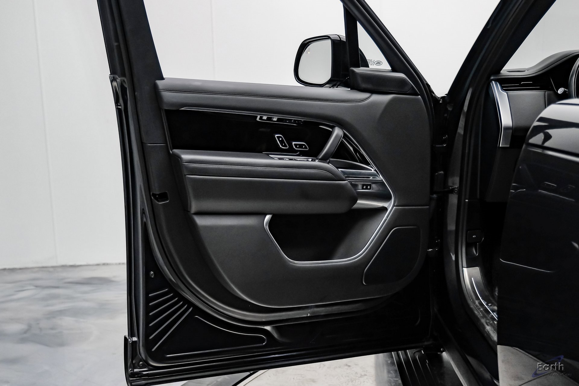 Used 2023 Land Rover Range Rover Autobiography image 76