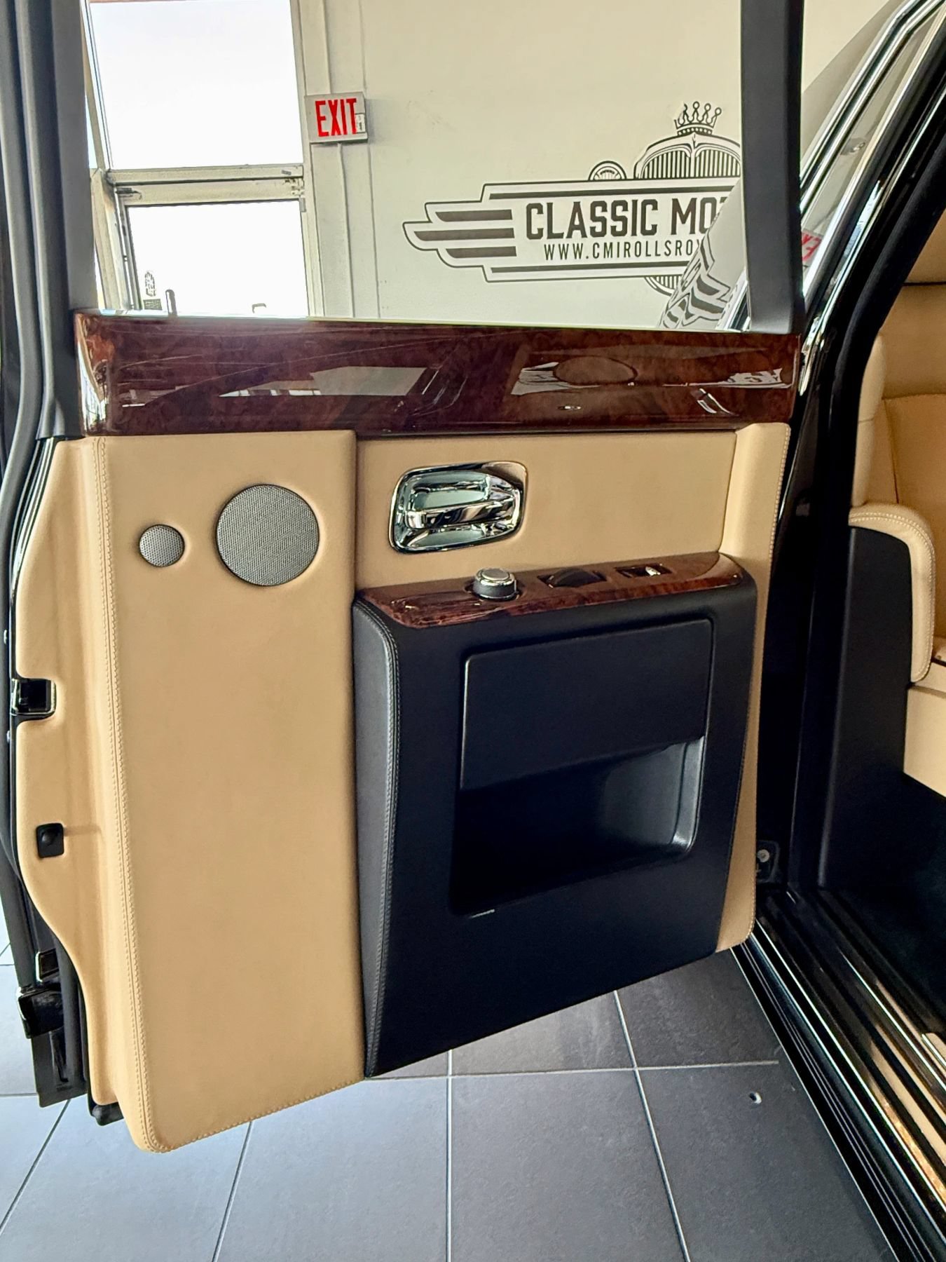 Used 2015 Rolls-Royce Phantom Sedan RWD image 34