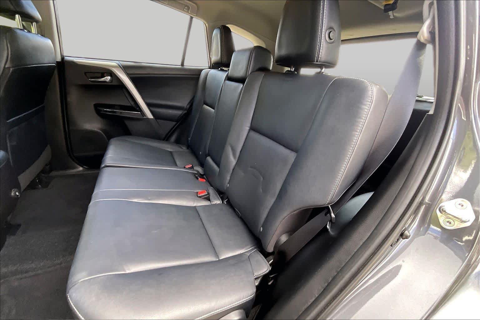Used 2018 Toyota RAV4 Limited FWD image 20