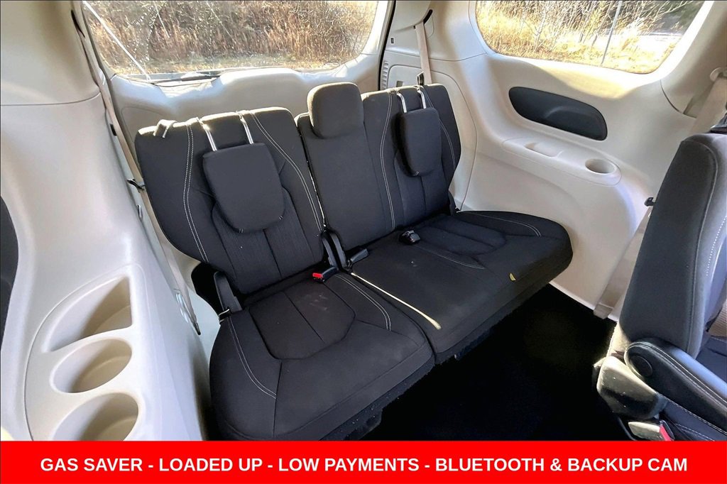 Used 2022 Chrysler Voyager LX image 24