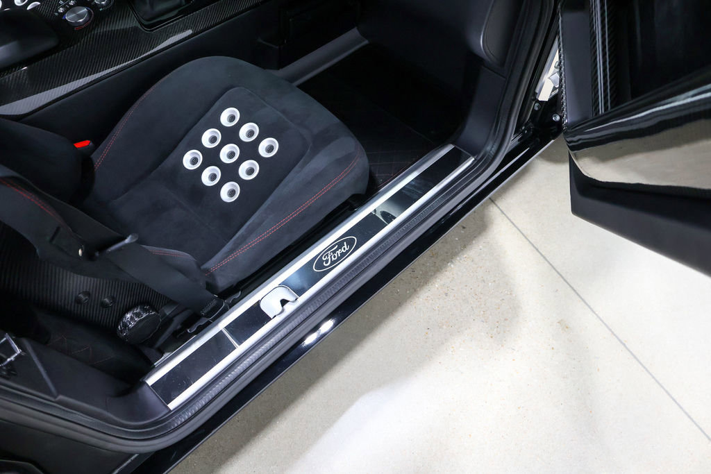 Used 2006 Ford GT RWD image 51