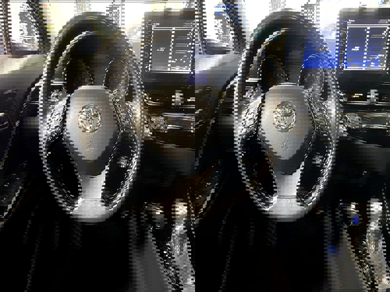 Used 2019 Toyota C-HR XLE image 17