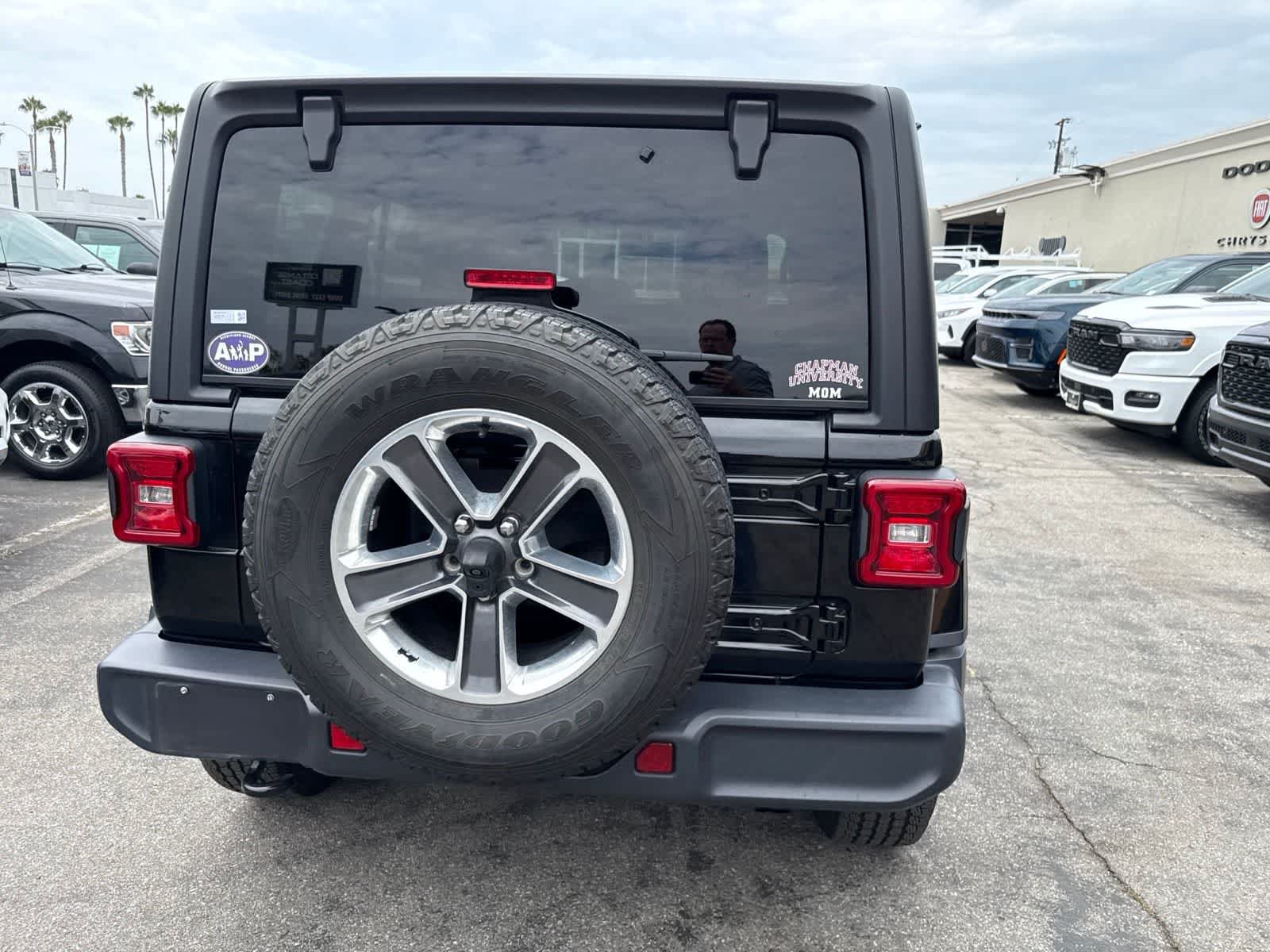 Used 2018 Jeep Wrangler Unlimited Sahara AWD/4WD image 16