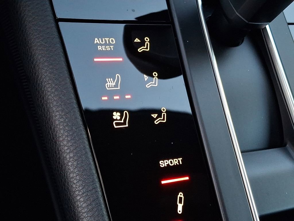 Used 2025 Porsche Macan AWD/4WD image 20