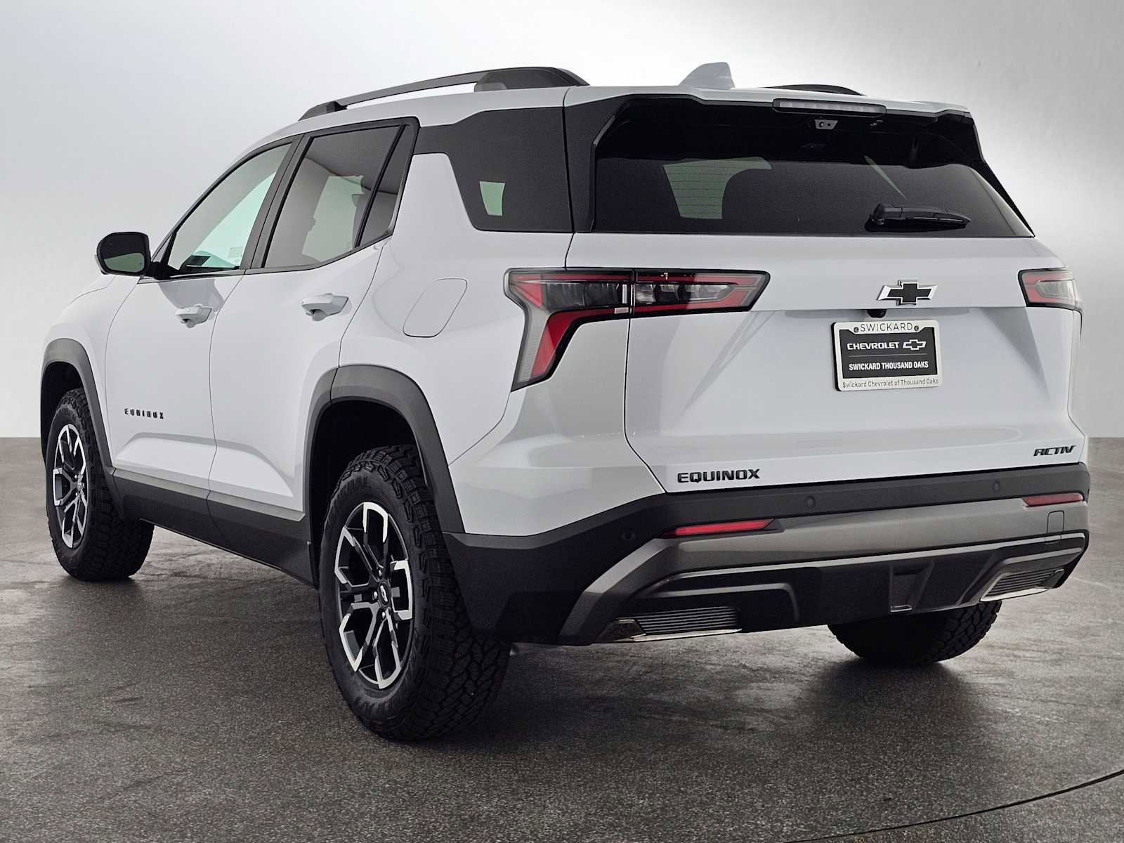 Used 2026 Chevrolet Equinox ACTIV w/ Convenience Package III image 5