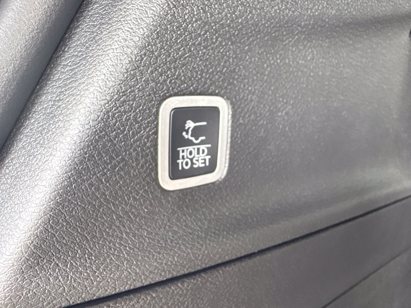 New 2027 Chrysler Pacifica Limited FWD image 19