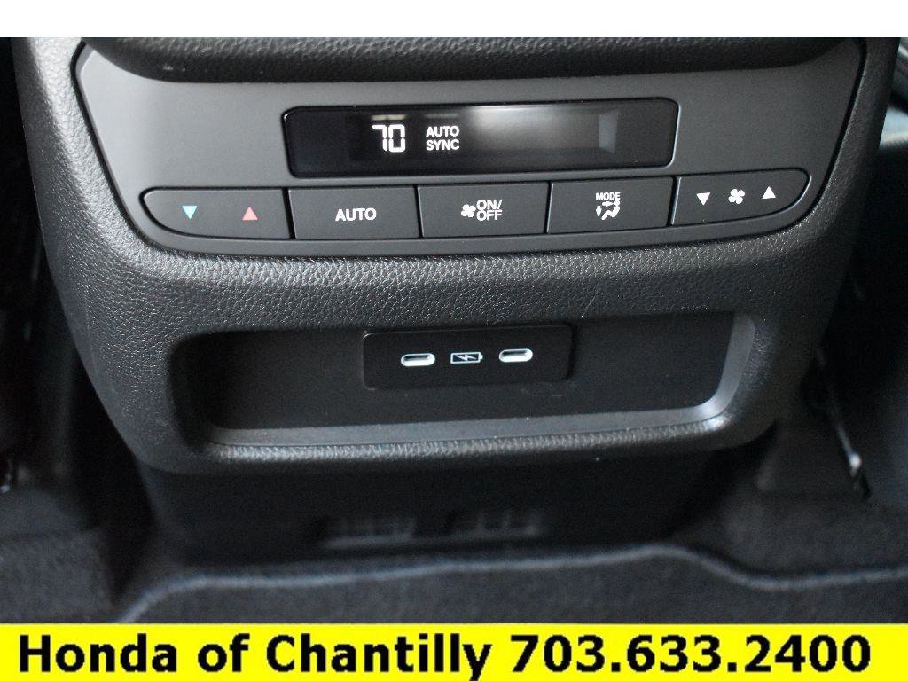 Used 2025 Honda Pilot Touring image 31