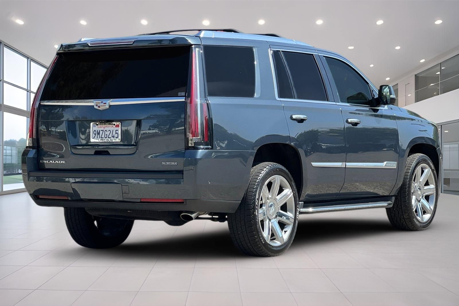 Used 2020 Cadillac Escalade Luxury AWD/4WD image 4