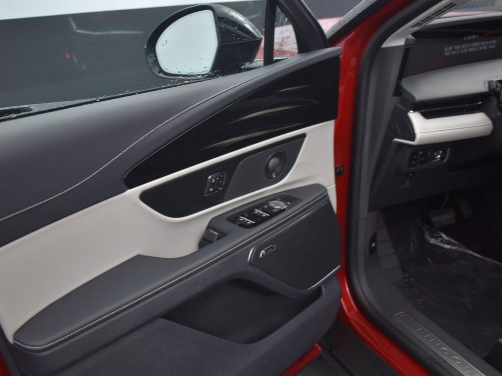 New 2025 Lincoln Nautilus Premier w/ Equipment Group 102A image 9