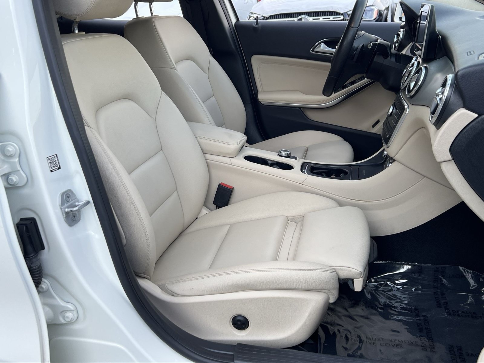 Used 2017 Mercedes-Benz GLA 250 4MATIC image 33