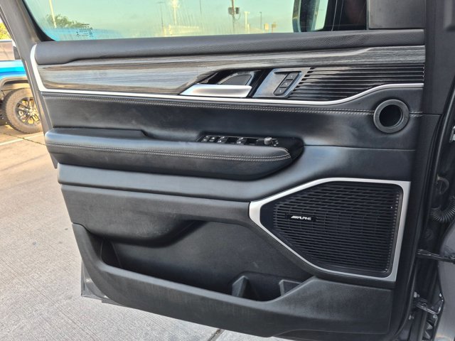 Used 2022 Jeep Wagoneer Series III AWD/4WD image 9