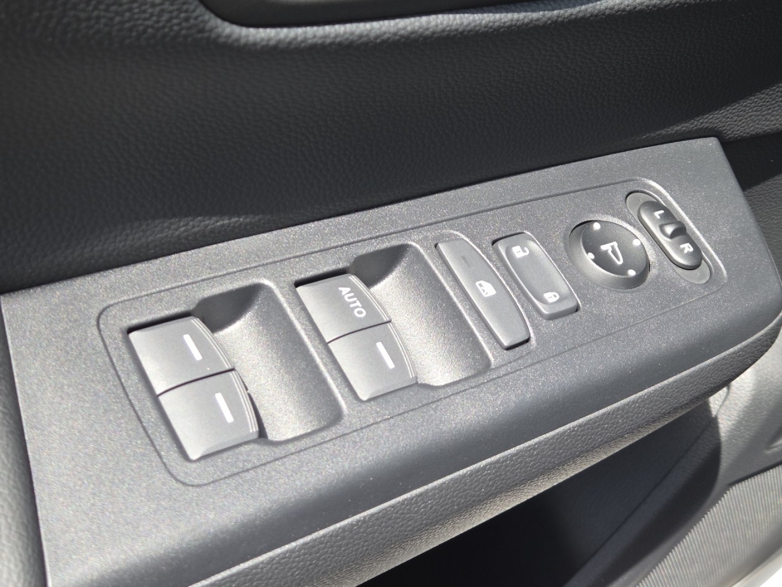 Used 2025 Honda CR-V LX image 24