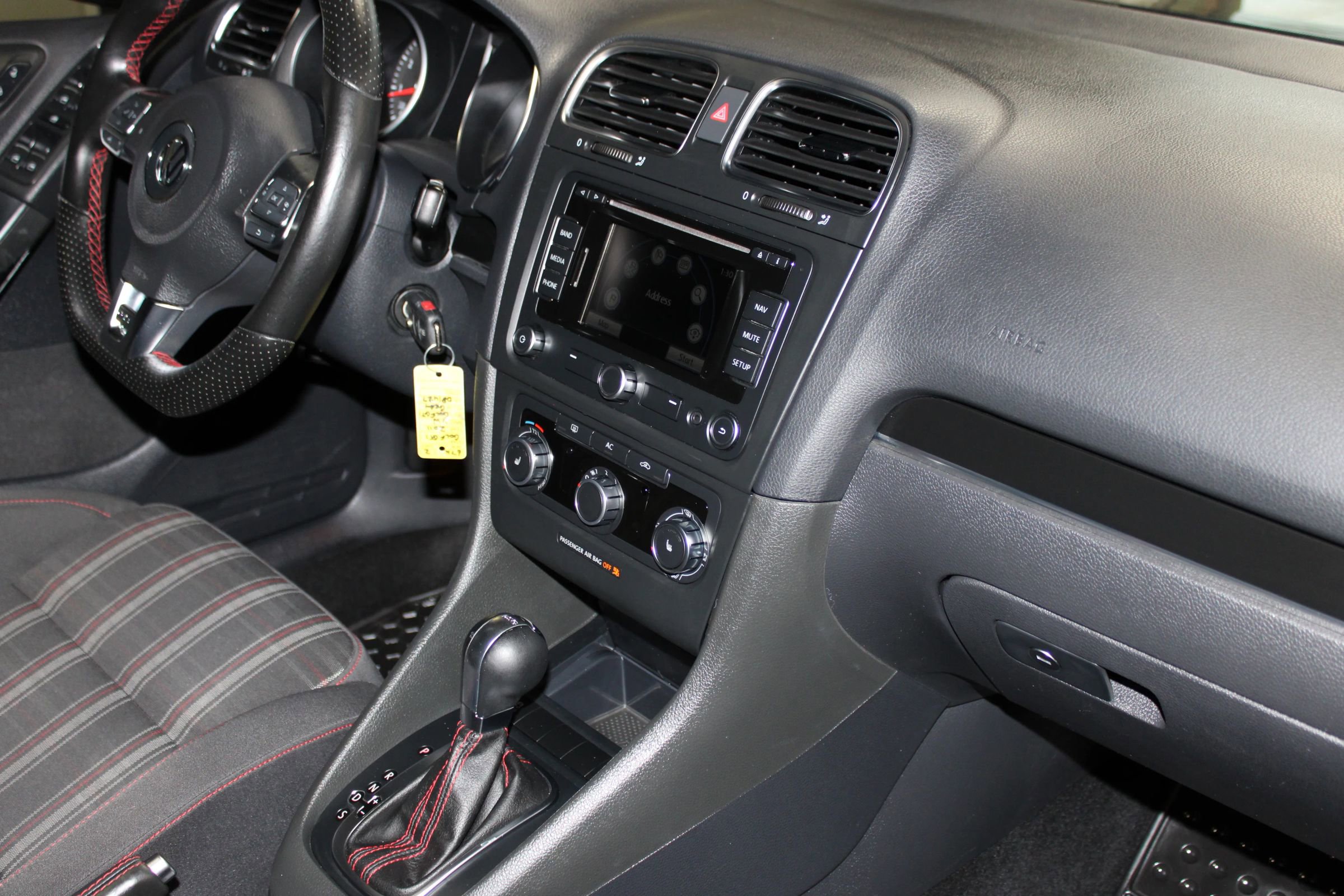 Used 2011 Volkswagen Golf 4-Door FWD image 28