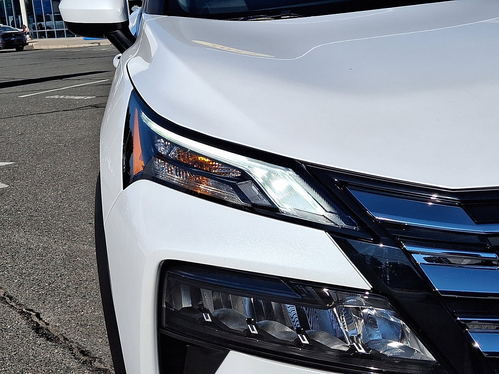 Certified 2025 Nissan Rogue SV image 9