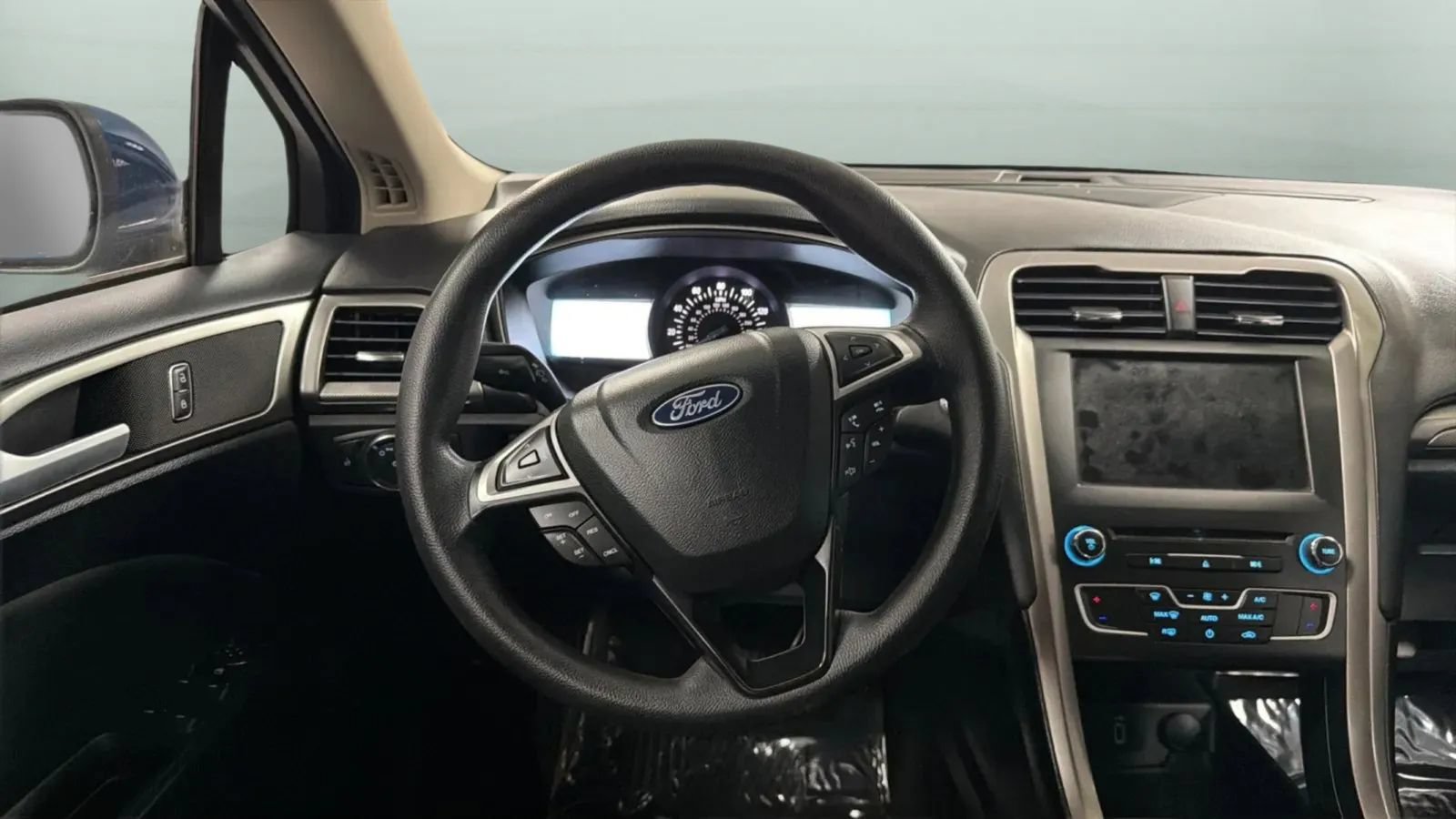 Used 2018 Ford Fusion SE w/ Fusion SE Technology Package FWD image 10